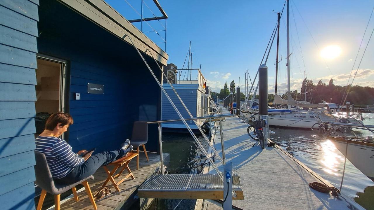 فندق Hausboot Harmonie شترالسوند المظهر الخارجي الصورة